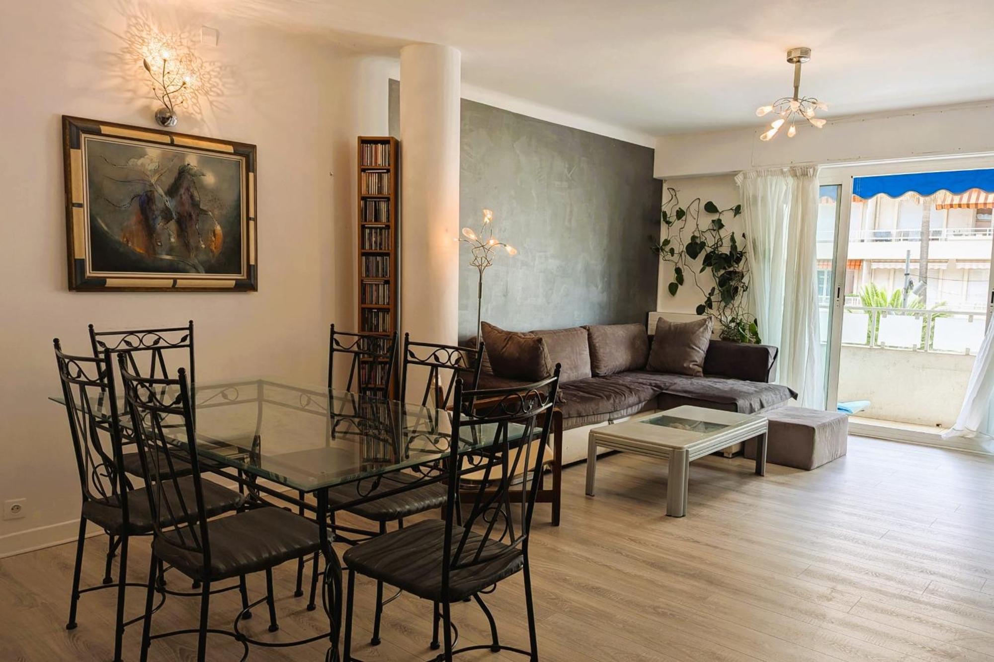 Comfortable 1 Bedroom - Center